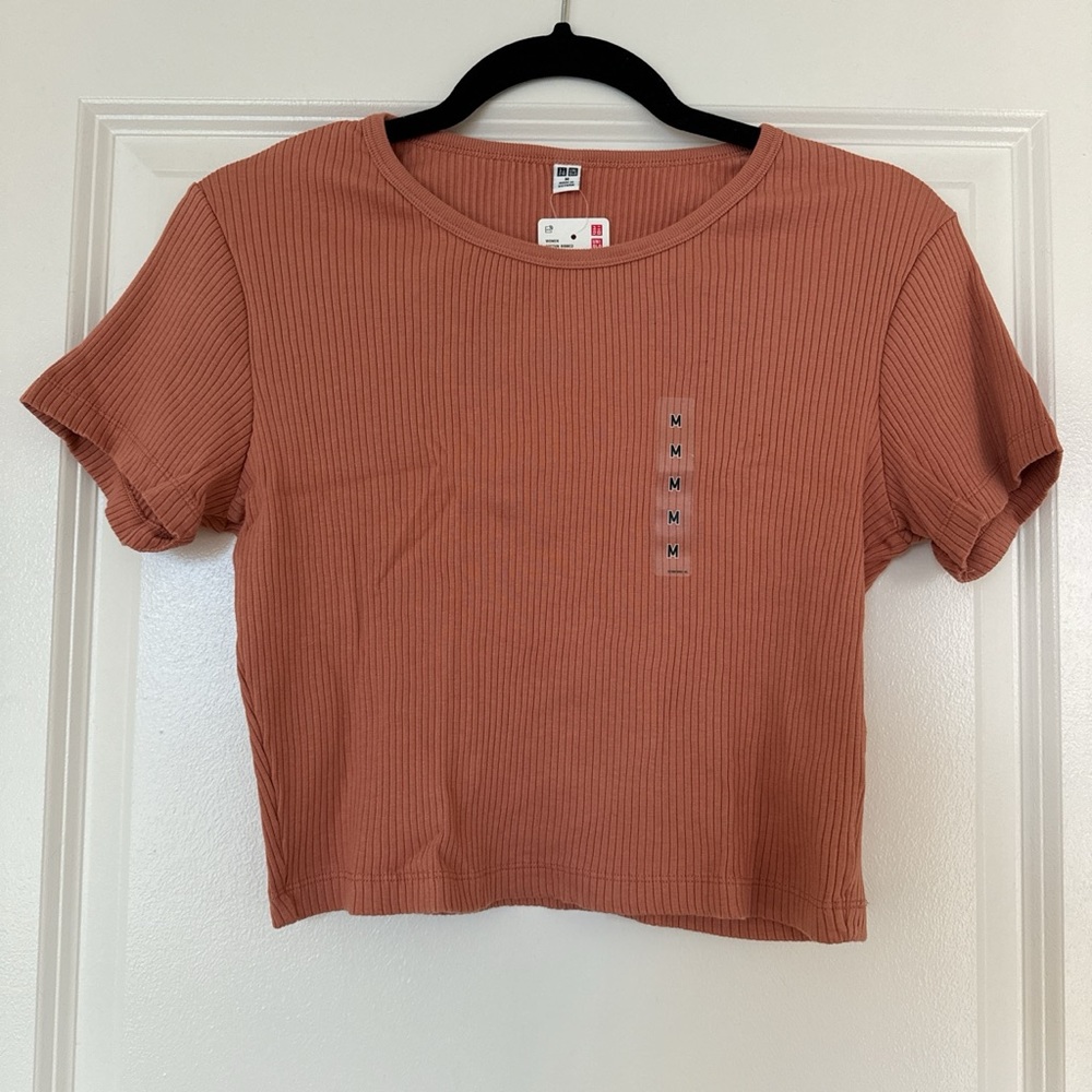 Uniqlo Women Crew Neck Cropped T-shirt (Brand new, never worn, tags on)